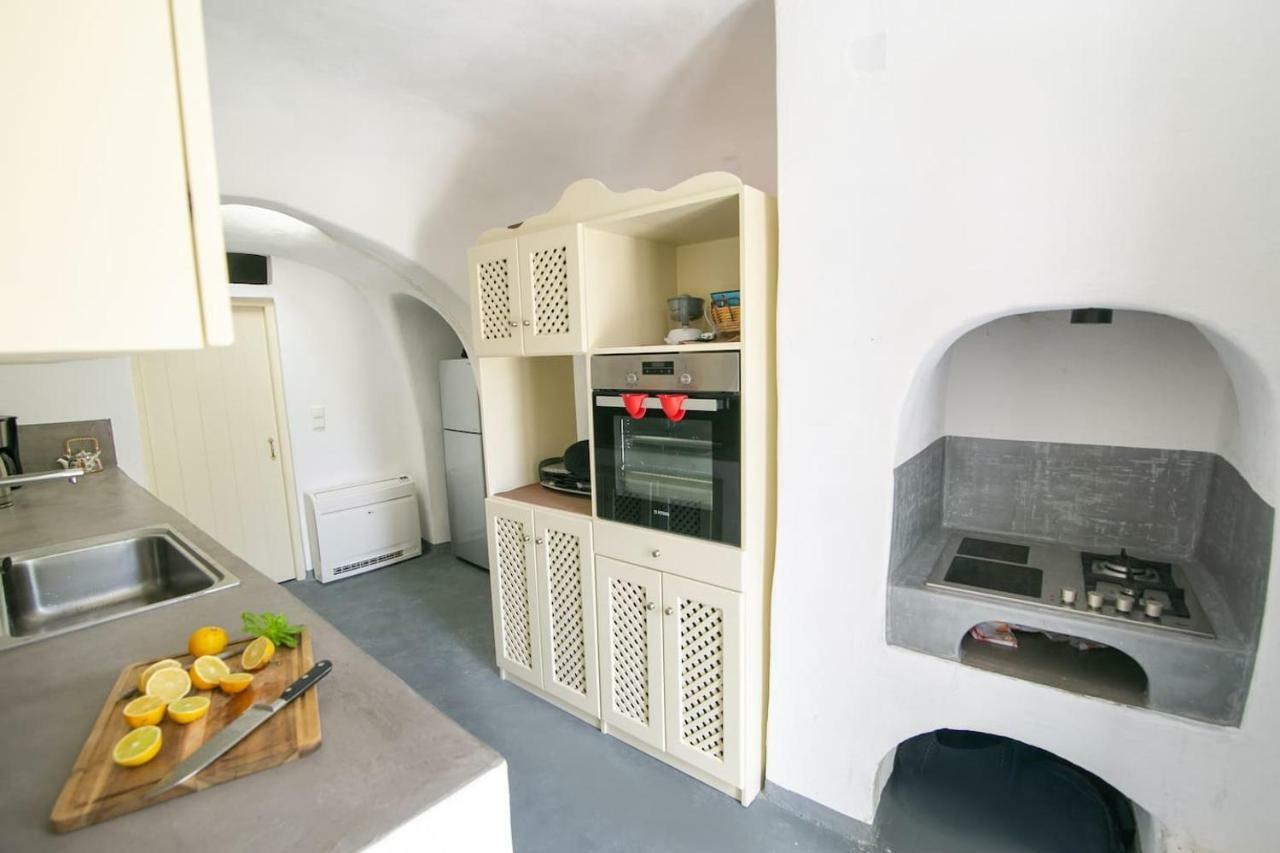 Вилла Agrilia Secluded Cave House Тирасия Экстерьер фото